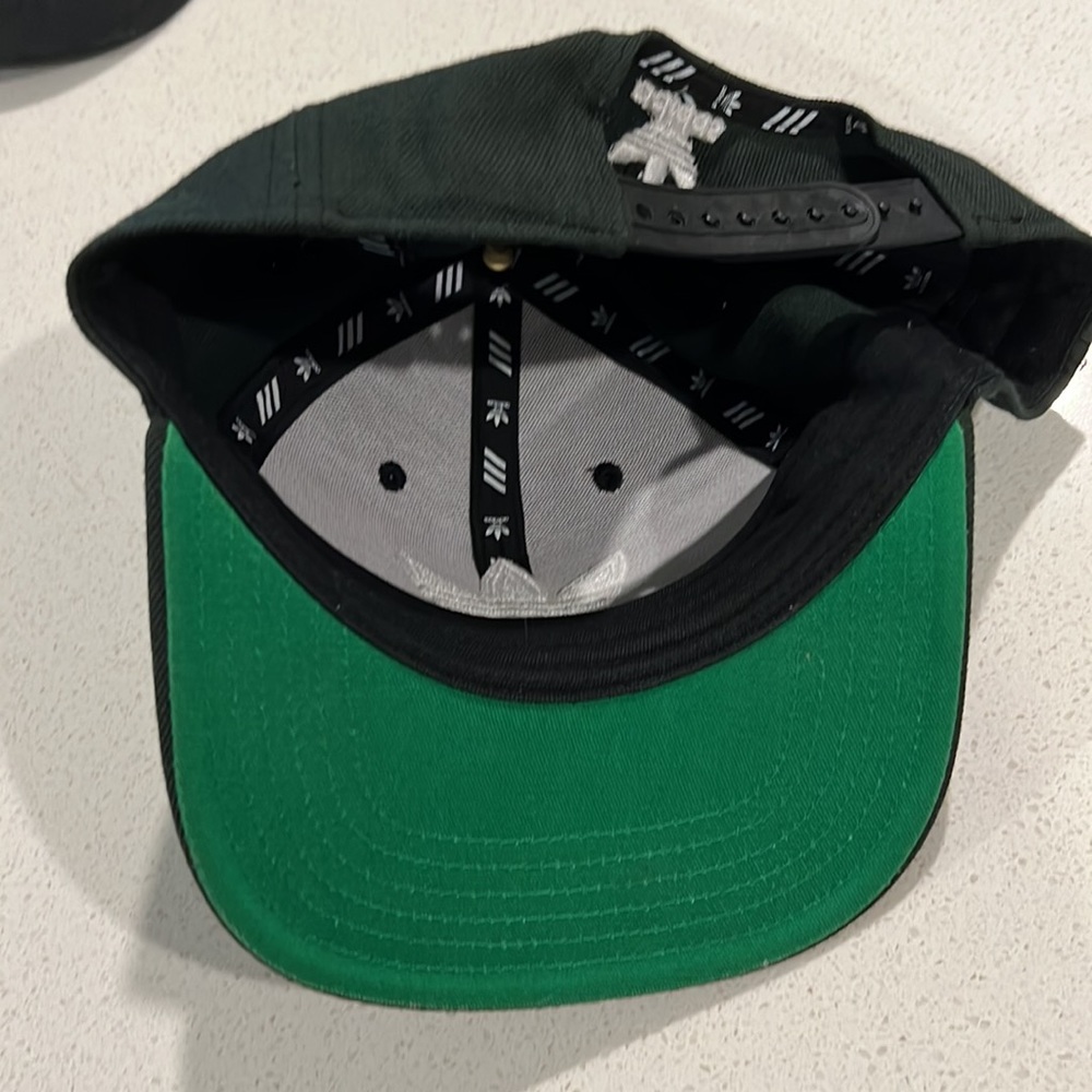 Adidas SnapBack - Picture 3 of 3